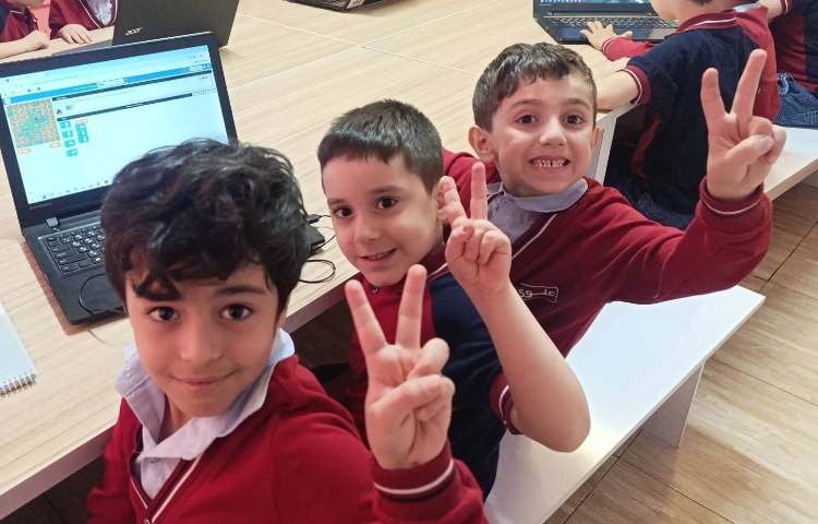 آموزش پیدا کردن مشکلات در بلوک ها با انجام بازی صفحه 94 کتاب 4