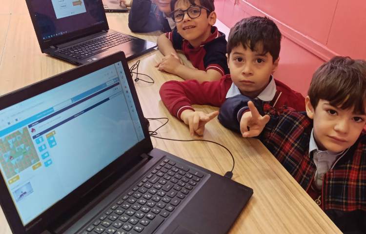 آموزش پیدا کردن مشکلات در بلوک ها با انجام بازی صفحه 94 کتاب 5