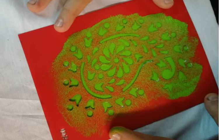 آموزش چاپ با شابلون روی تی شرت و پارچه 6