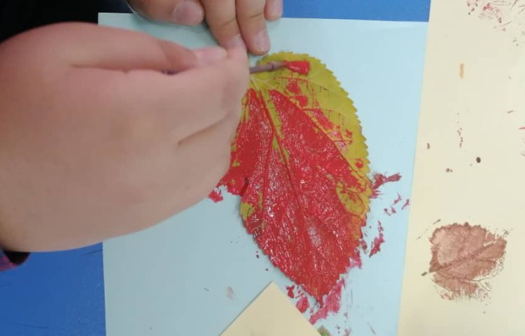 آموزش چاپ برگ با رنگ اکرلیک 1
