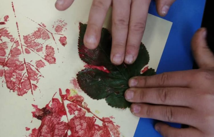 آموزش چاپ برگ با رنگ اکرلیک 4