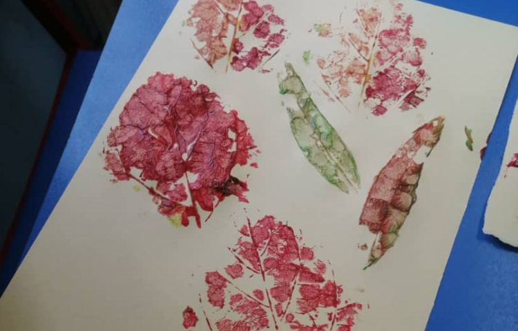 آموزش چاپ برگ با رنگ اکرلیک 7