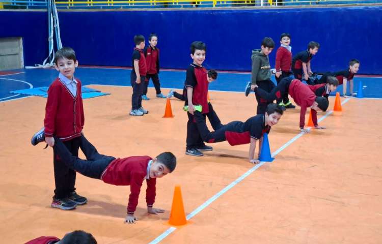 آموزش ژیمناستیک و مهارت های پایه 4