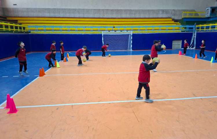 آموزش ژیمناستیک و مهارت های پایه 9