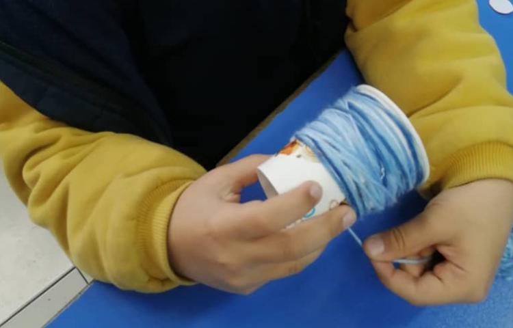 آموزش کاردستی عروسک با لیوان کاغذی 4