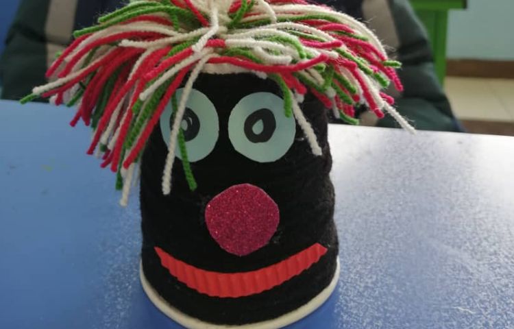 آموزش کاردستی عروسک با لیوان کاغذی 5