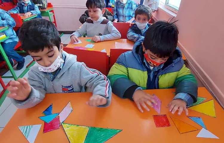 آموزش کار با بازی تانگرام پیش دبستان