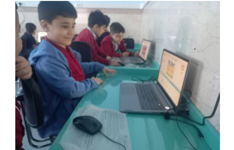 آموزش کامپیوتر : برنامه نویسی با اسکرچ جونیور پروژه فوتبالیست 2