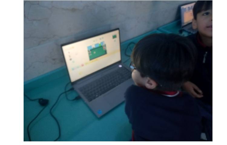 آموزش کامپیوتر : برنامه نویسی با اسکرچ جونیور پروژه فوتبالیست 3