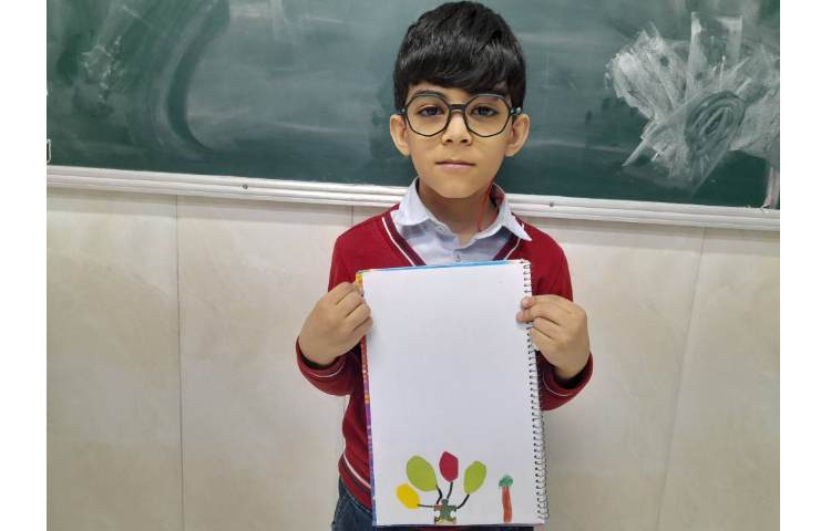 آموزش کلاژ و ایجاد اشکال ساده با کاغذ رنگی در نقاشی 4