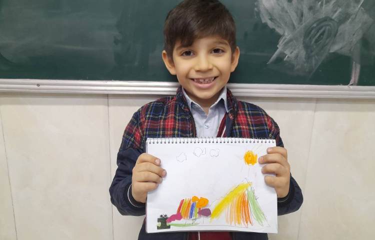 آموزش کلاژ و ایجاد اشکال ساده با کاغذ رنگی در نقاشی 5