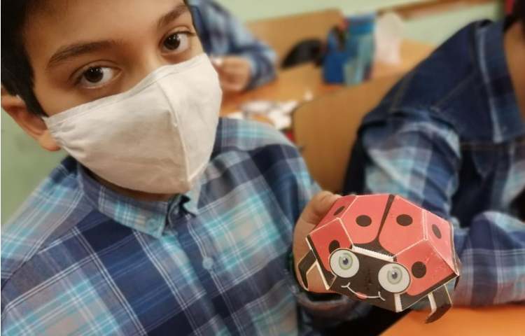 آموزش کلاژ کفشدوزک 5