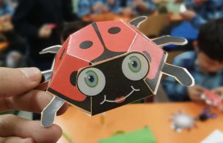 آموزش کلاژ کفشدوزک 6