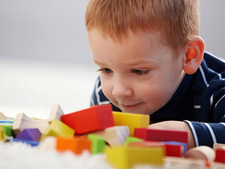 علل و تشخیص اوتیسم