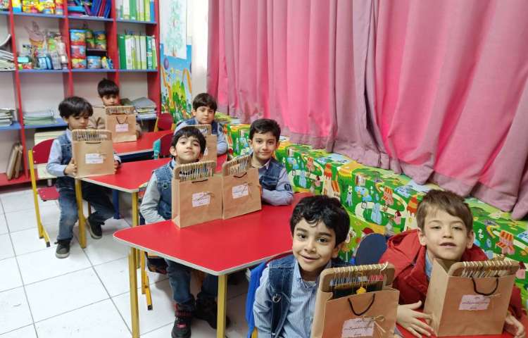 اتمام گیلیم و تحویل آن به مناسبت روز مادر 1