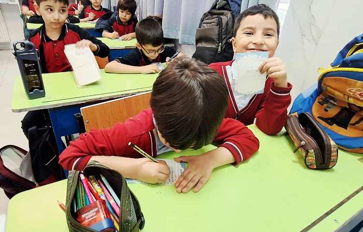 اتیکت(گویندگی)خلاقیت و حس خوب به دیگران نقاشی کشیدن. 3