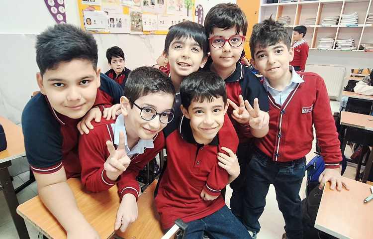 اتیکت- آشنایی با مناسب و در حال نقاشی کشیدن 3