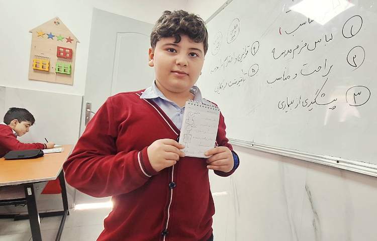 اتیکت- آشنایی با مناسب و در حال نقاشی کشیدن