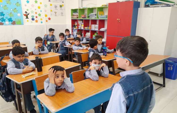 اتیکت -آموزش رفتارهای صحیح و ناصحیح میز غذا خوری 3