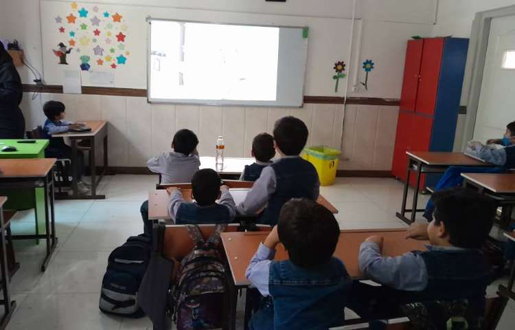 اتیکت -آموزش رفتارهای صحیح و ناصحیح میز غذا خوری 3