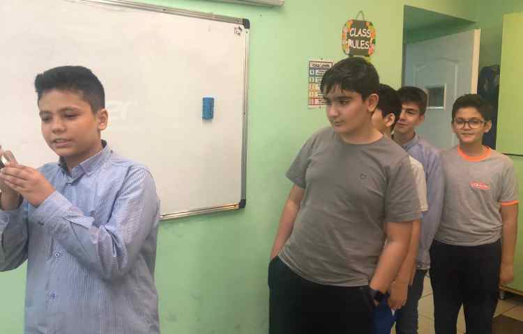 اتیکت با موضوع رفتار های اجتماعی در خیابان 5