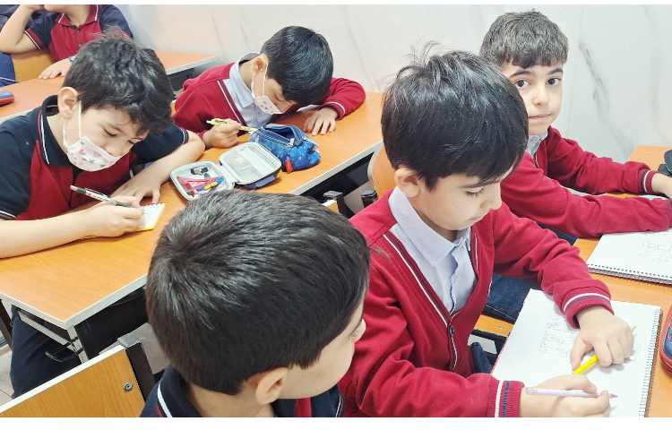 اتیکت :خلاقیت و حس خوب به دیگران را نقاشی کشیدن. 1