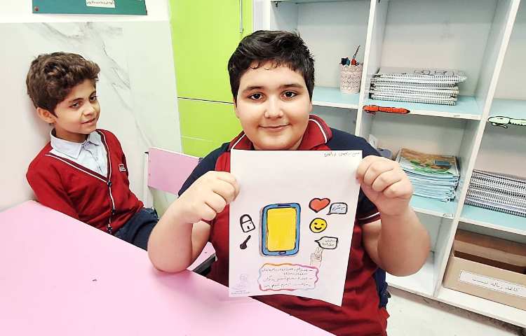 اتیکت - خلاقیت و حس خوب به دیگران نقاشی کشیدن، عکسها مربوط به تکالیف شون در مورد اتیکت بوده است