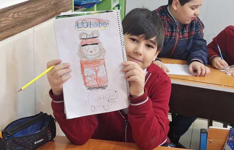 اتیکت - در حال نقاشی کشیدن اتیکتی 1