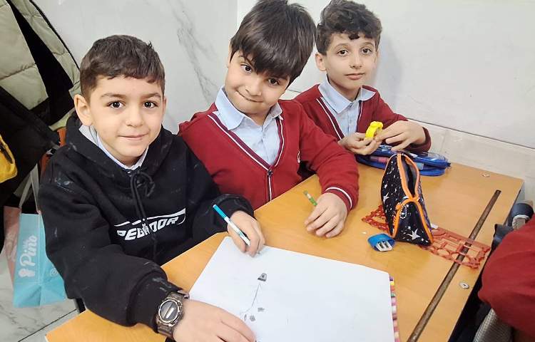 اتیکت - در حال نقاشی کشیدن اتیکتی 2