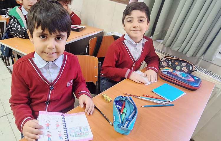 اتیکت - در حال نقاشی کشیدن اتیکتی 3