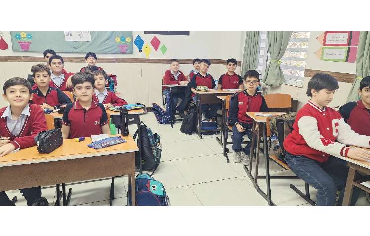 اتیکت - طرز درست نشستن و چانه بالا 2