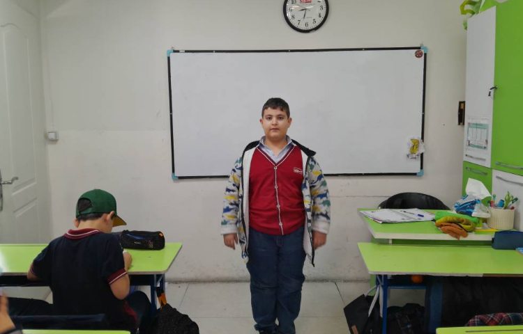 اتیکت -مرور بهداشت عمومی 1و2و نتیکت 1و2 ، دانش در حال پاسخگویی به پرسش کلاسی هستند 2