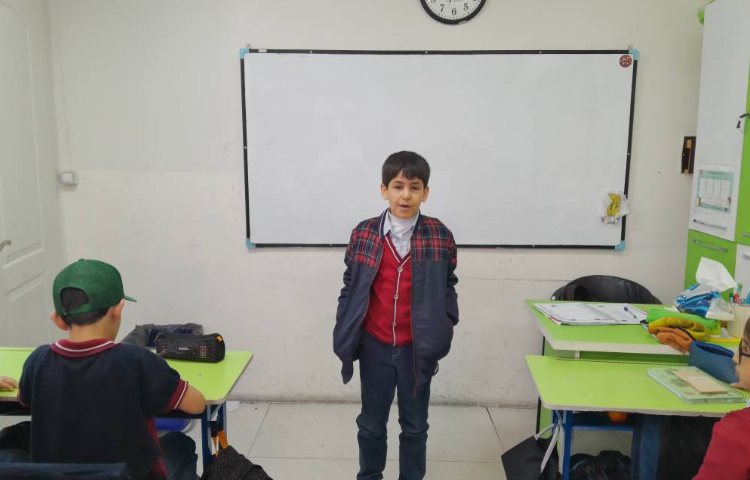 اتیکت -مرور بهداشت عمومی 1و2و نتیکت 1و2 ، دانش در حال پاسخگویی به پرسش کلاسی هستند