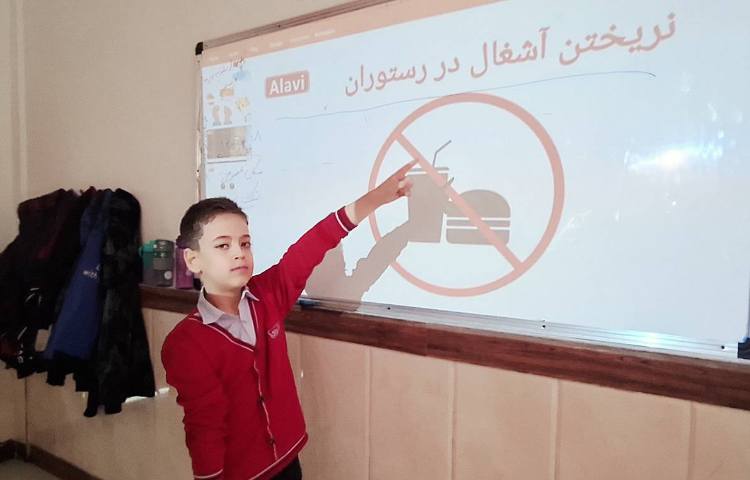 اتیکت مکان عمومی رستوران 2