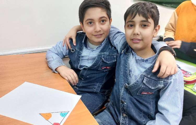 اثبات 180 بودن مجموع زوایای داخلی مثلث همراه با دست ورزی 2