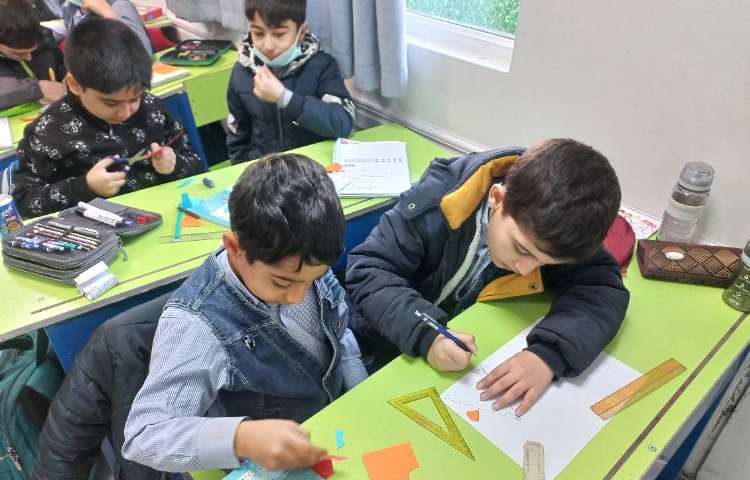 اثبات 180 بودن مجموع زوایای داخلی مثلث همراه با دست ورزی 3