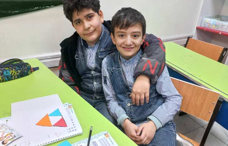 اثبات 180 بودن مجموع زوایای داخلی مثلث همراه با دست ورزی 4