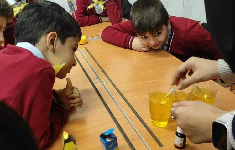 اجرای آزمایش اسرار آب 9