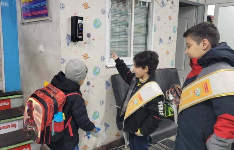 اجرای برنامه صبحگاه با گروه زرد(چهارخانه) 4