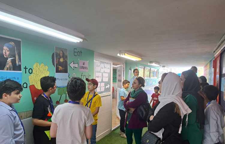 اجرای دانش آموزان پایه پنجم (tourism) 3