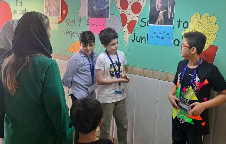 اجرای دانش آموزان پایه پنجم (tourism) 4