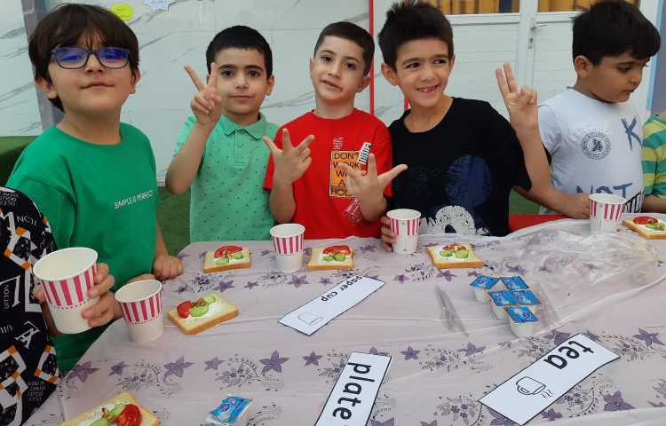 اجرای صبحانه سالم به زبان انگلیسی در دبستان علوی 2