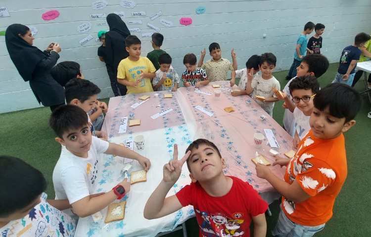 اجرای صبحانه سالم به زبان انگلیسی در دبستان علوی 4