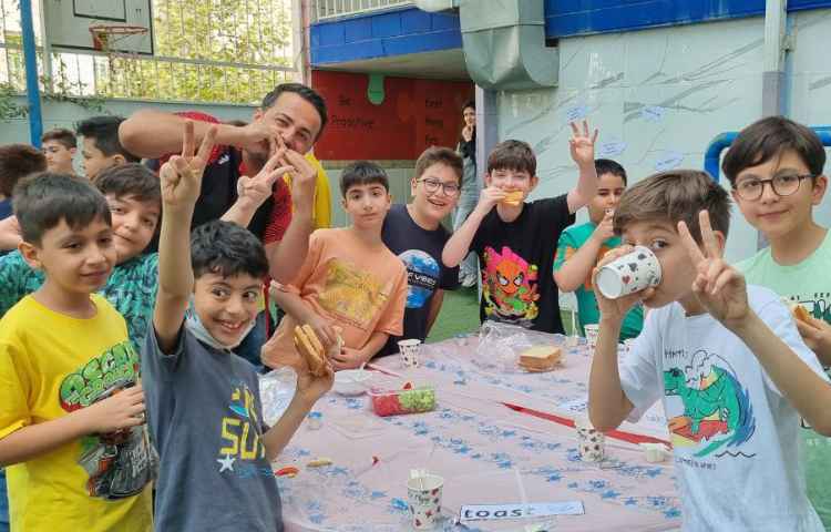 اجرای صبحانه سالم به زبان انگلیسی در دبستان علوی 5