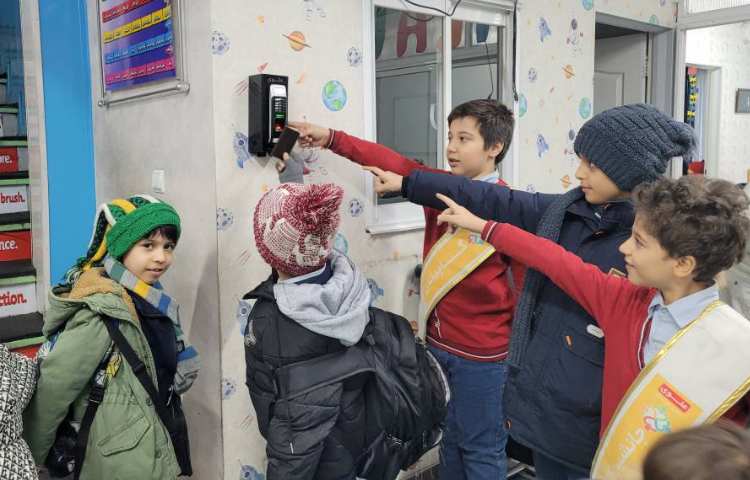 اجرای صبحگاه با گروه زرد 1