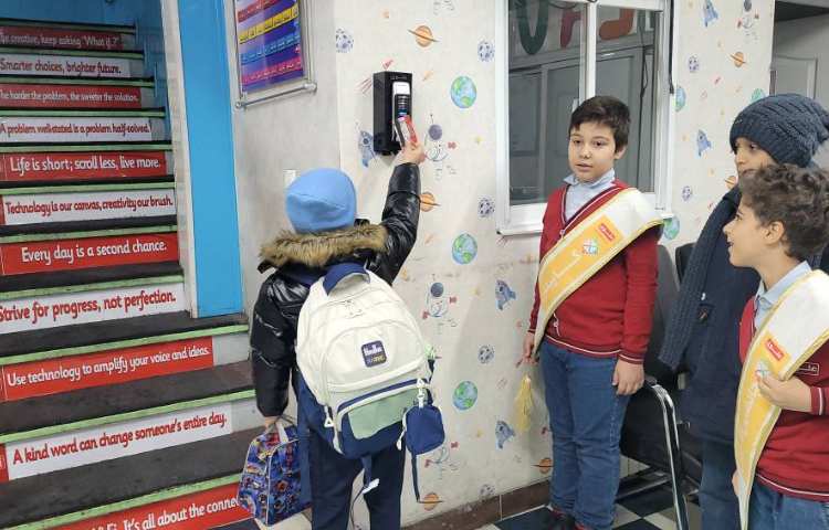 اجرای صبحگاه با گروه زرد 4