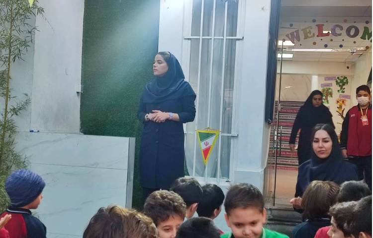 اجرای صبحگاه زبانی توسط تیم زبان 2