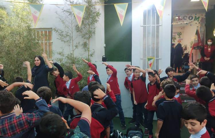 اجرای صبحگاه زبانی توسط تیم زبان 3