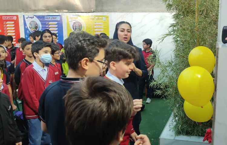 اجرای صبح‌گاه زبانی و اهدای کارت امتیاز به شرکت کنندگان مراسم روز شکلات 4