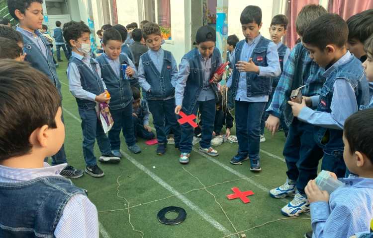 اجرای طرح غوطه وری توسط آموزگار زبان 2